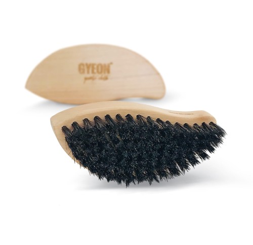 Gyeon Q2M Leather Brush - szczoteczka do czyszczenia skóry z naturalnego końskiego włosa - Sklep detailingowy Automotive Care